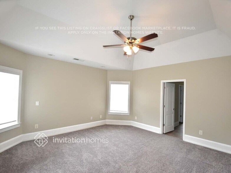 Building Photo - 302 Grandiflora Dr