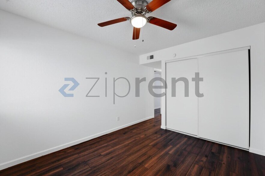 Building Photo - Unit 602