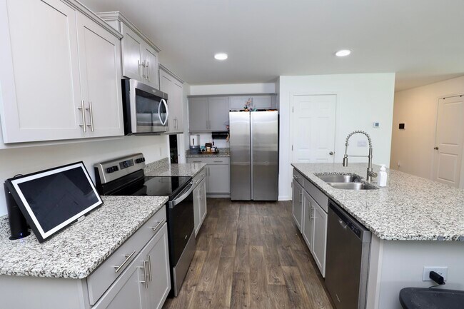 Building Photo - 2037 Elmridge Rd