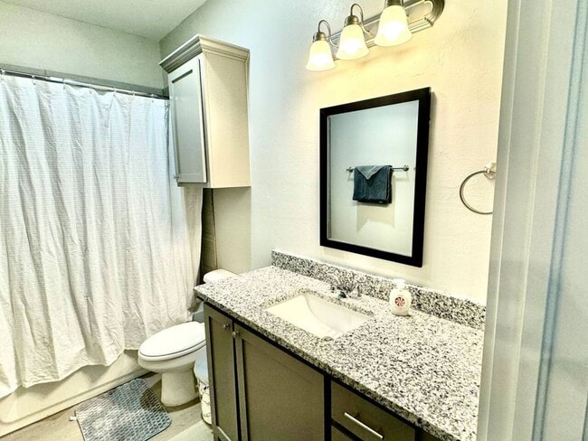 Building Photo - Fully Furnished 2BR/2BA | Brand-new w/ All Utilities Included