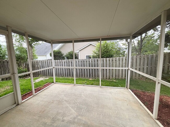 Building Photo - BEAUTIFUL 2 BEDROOM GARDEN HOME IN IRMO'S IVY GREEN