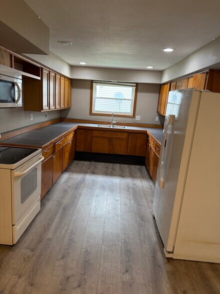 Building Photo - 1505 Steensland Dr