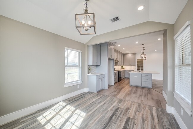 Building Photo - 1025 Arizona Dr