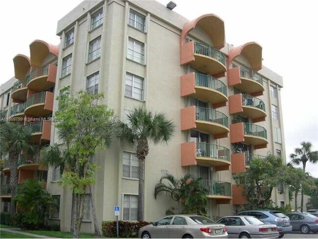 Primary Photo - 9320 Fontainebleau Blvd
