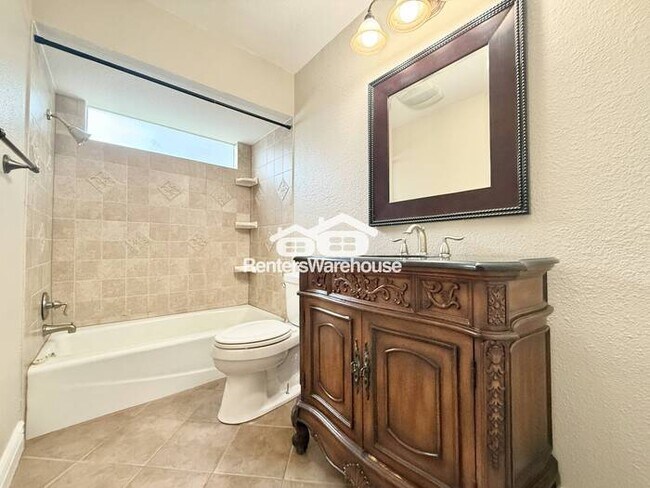Building Photo - Beautiful home in well established neighbo...
