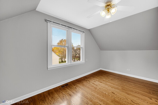 Building Photo - 6661 Glenview Dr