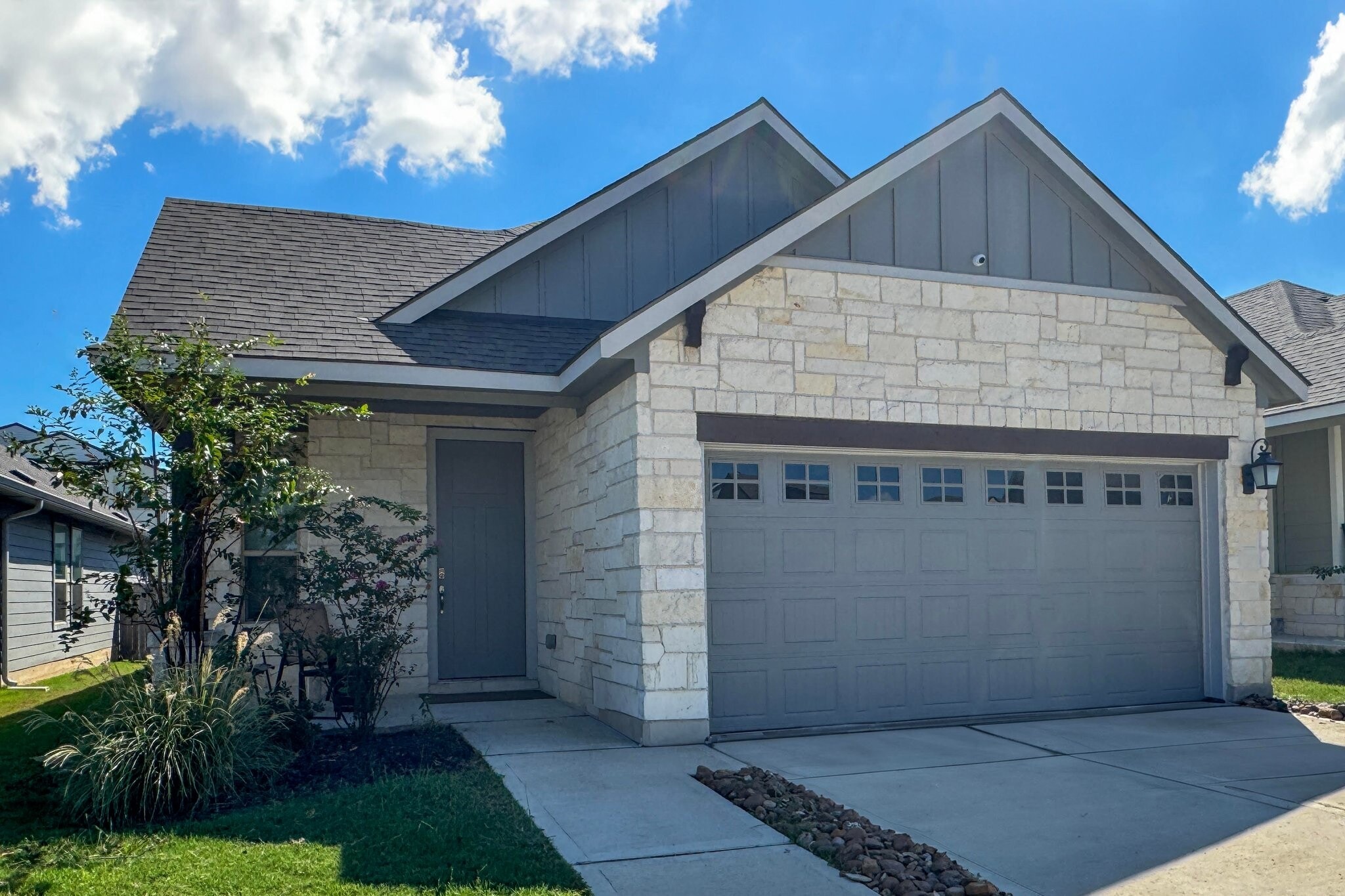 Building Photo - 1316 McQueeny Dr