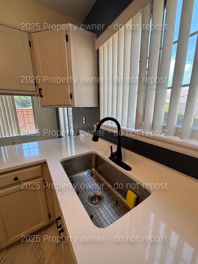 Building Photo - 2010 S Xenia Way