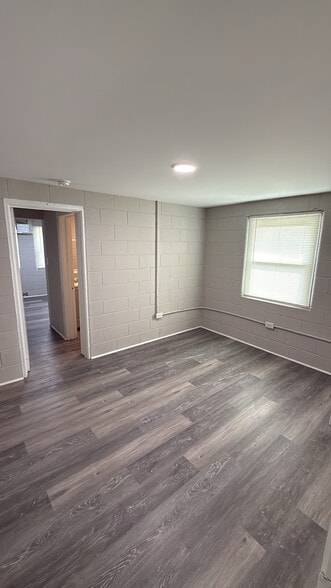 Building Photo - 408 Midway St