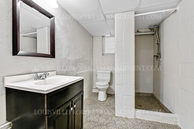 Building Photo - 319 W Lee St