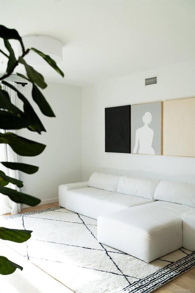 Building Photo - 249 Main St