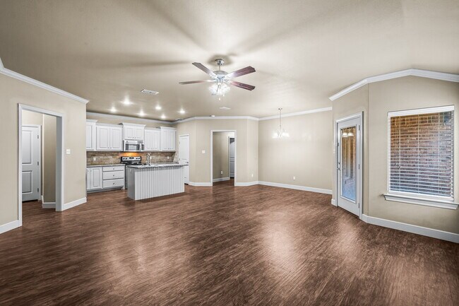 Building Photo - Spacious 3BR/2BA Duplex with 2-Car Garage & Stainless Appliances