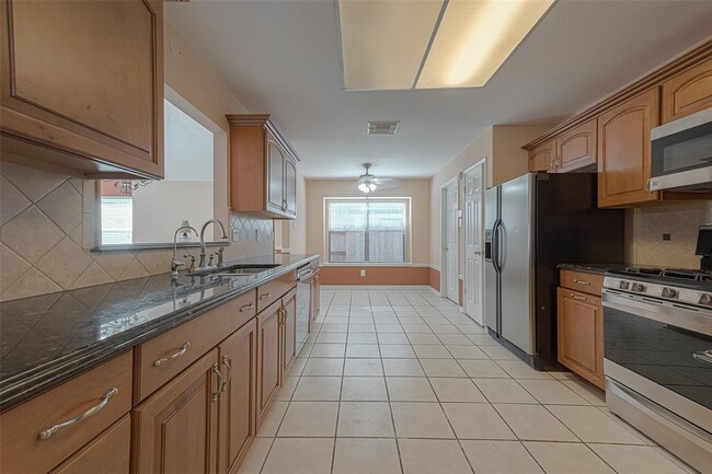 Building Photo - 2919 Pepperwood Dr