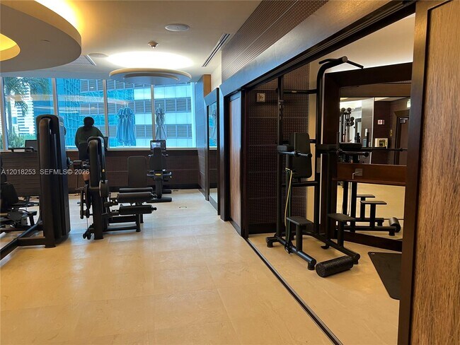 Building Photo - 200 Biscayne Blvd Way