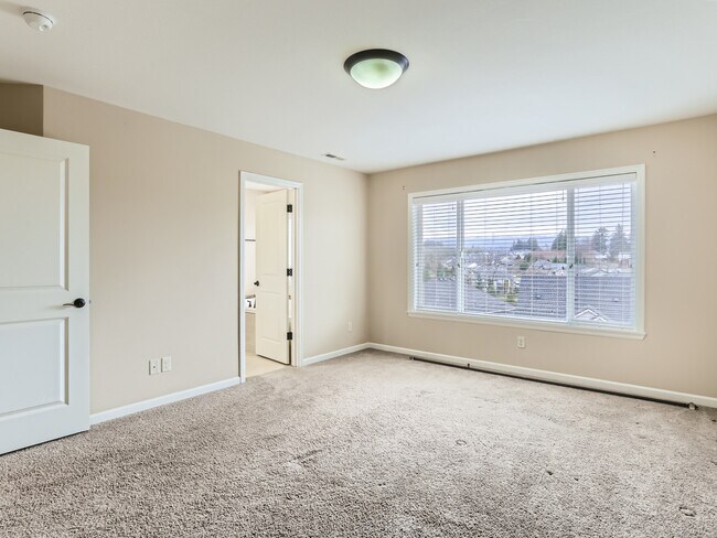 Building Photo - 6102 NW 170th Ave