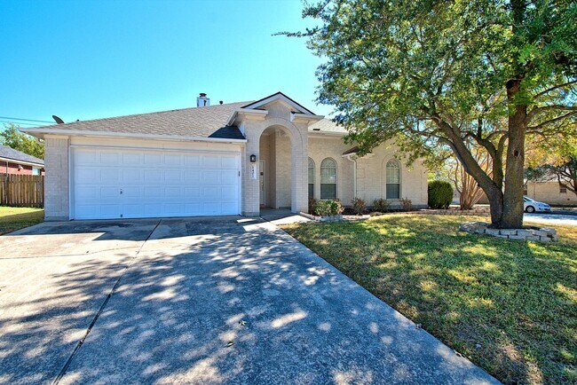 Building Photo - Well Maintained 3/2/2 on Corner Lot