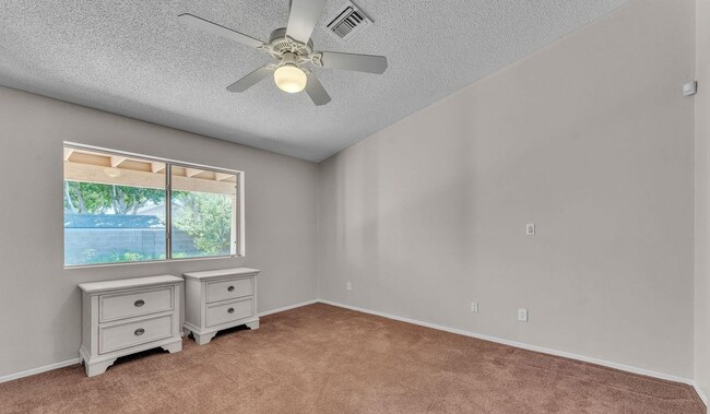 Building Photo - 3905 W 18th St