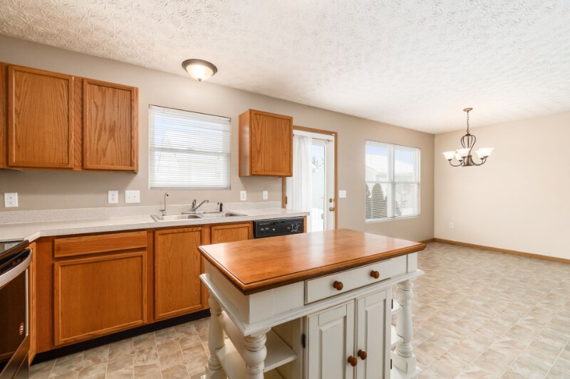 Building Photo - 135 Saratoga St