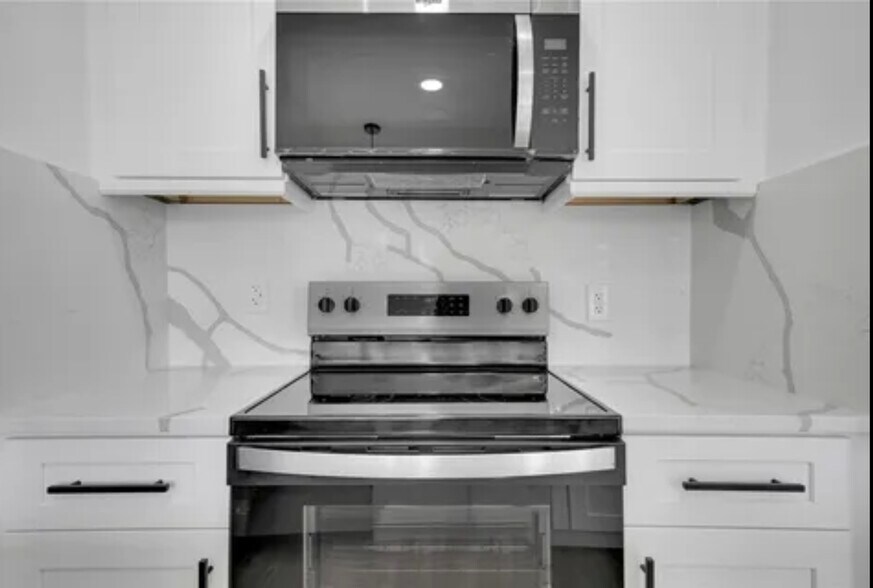 Building Photo - 3031 28th St N