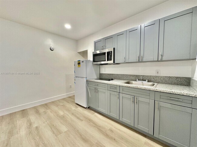 Building Photo - 5545 N Miami Ave