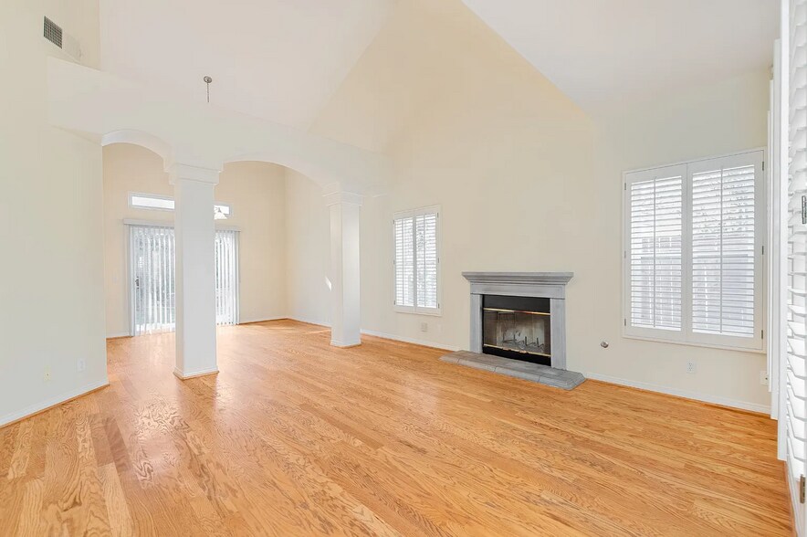 Building Photo - 17333 San Jose St