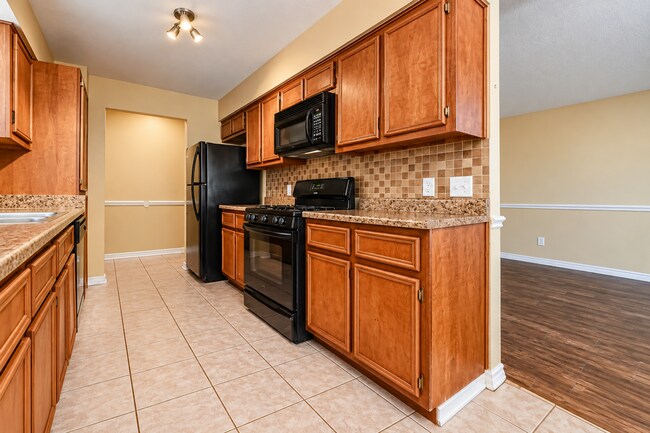 Building Photo - 1147 Royal Crest Dr