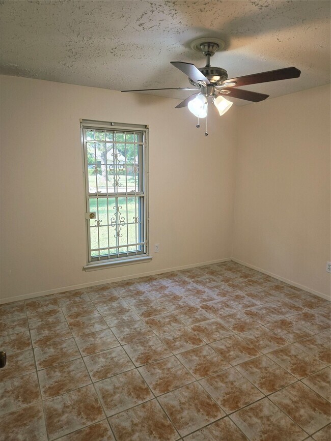 Building Photo - 7615 Fur Market Dr