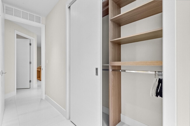 Building Photo - 3100 N Ocean Dr