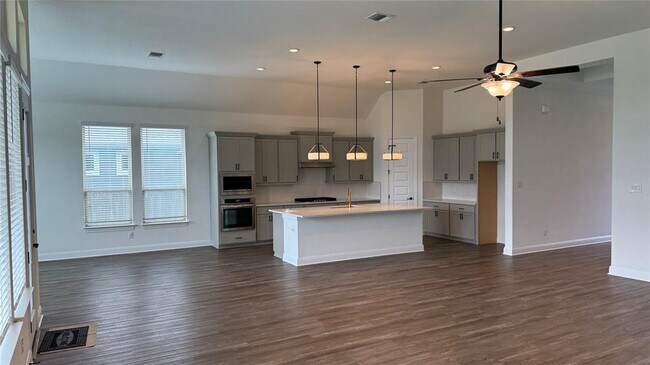 Building Photo - 352 Olympic Pk Dr