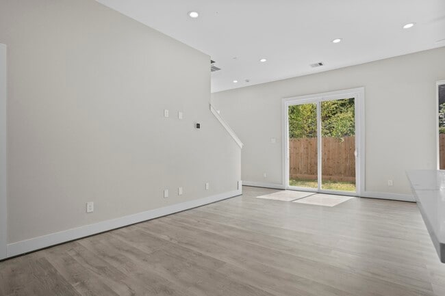 Building Photo - 861 Prosper St