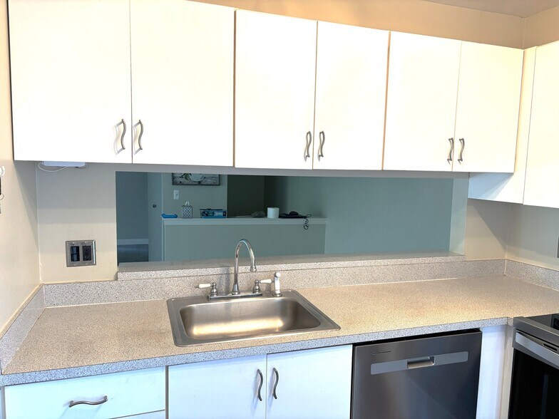 Building Photo - 44850 Bayview Dr