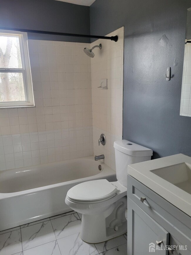 Building Photo - 289 Main St