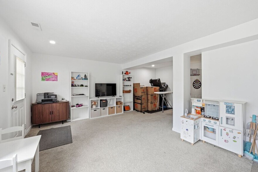 Building Photo - 9280 Pirates Cove