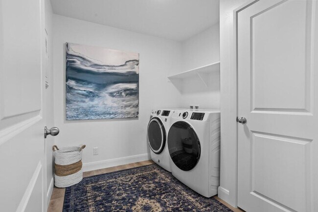 Building Photo - Lagoon Living! 3 Bedroom Townhome with Res...