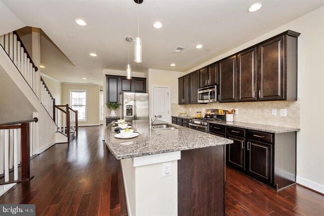 Building Photo - 219 Strummer Ln