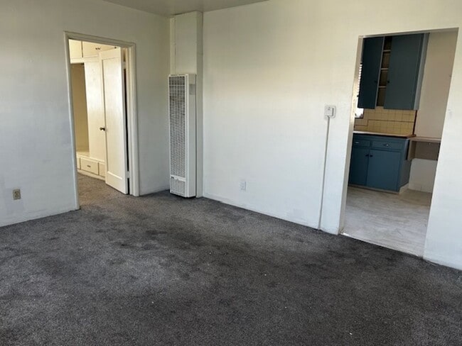 Building Photo - Private 1 Bed, 1 Bath Unit