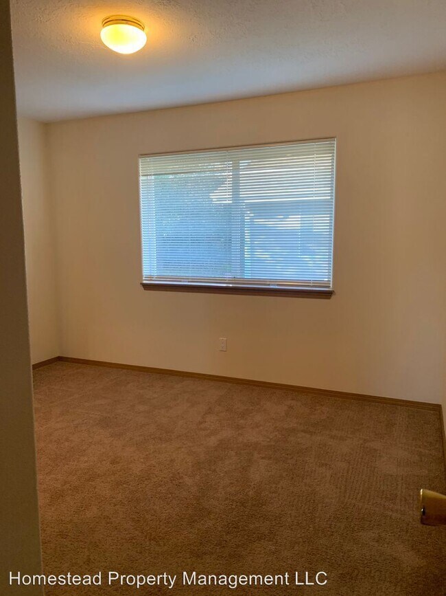 Building Photo - 286-294 Stadium Dr N