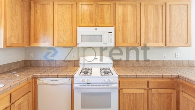 Building Photo - 1251 Clover Dr