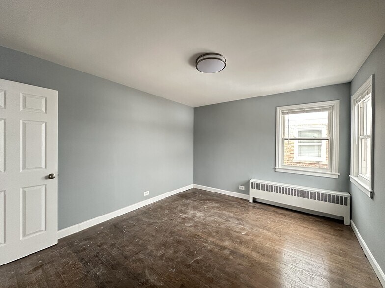 Building Photo - 6721 N California Ave