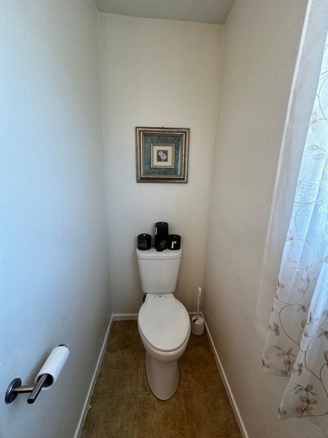 Building Photo - Hanford home w/pool coming soon!