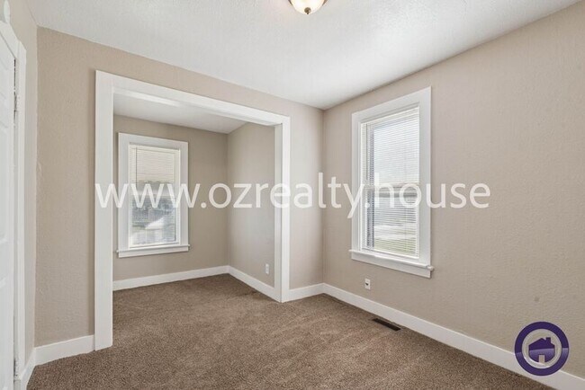 Building Photo - 1005 Elysian Ave