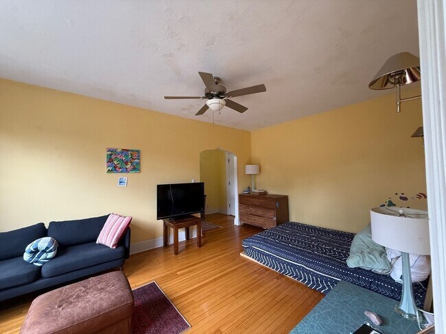 Building Photo - 145 Englewood Ave