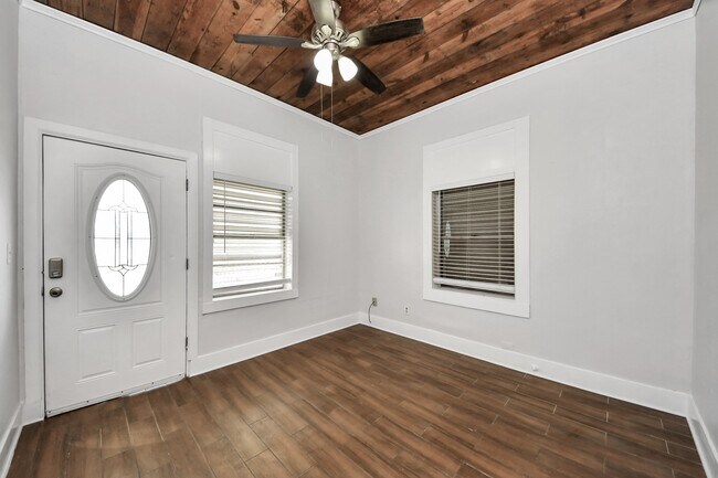 Building Photo - 1213 28th St