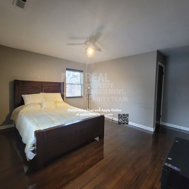 Building Photo - 2458 Kenwood Blvd