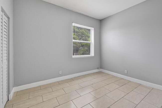 Building Photo - 1401 Division Ave