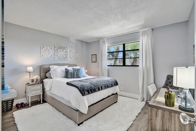 Building Photo - 2400 Deer Creek Country Club Blvd