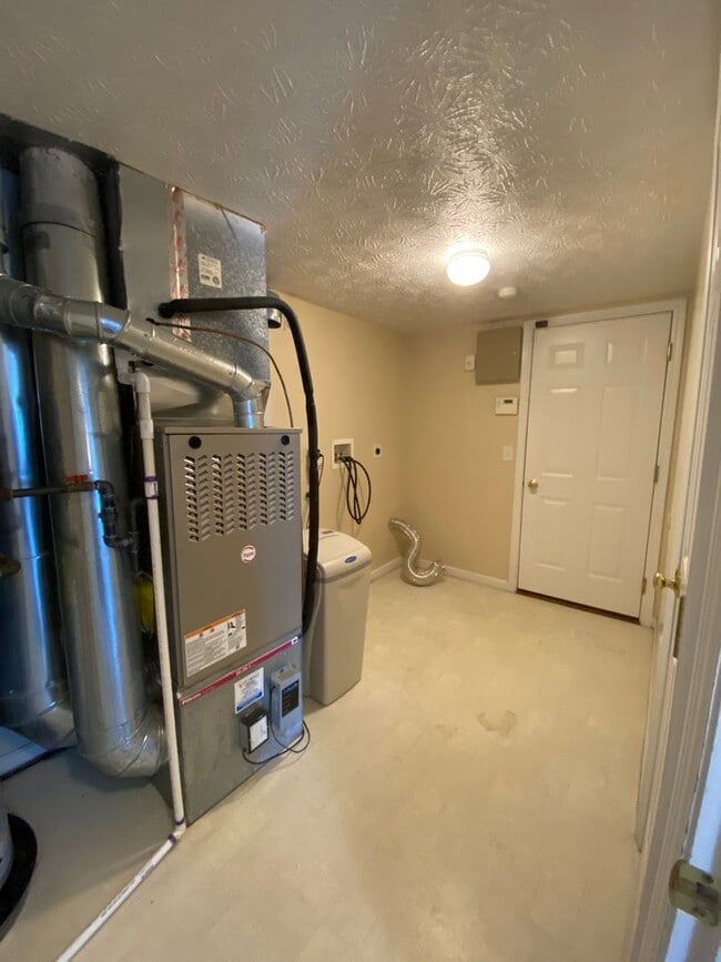 Building Photo - 4221 Dobbin Cir