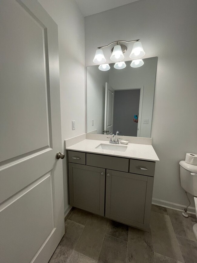Building Photo - 3 bed 2.5 Bath Townhouse. Shelbyville