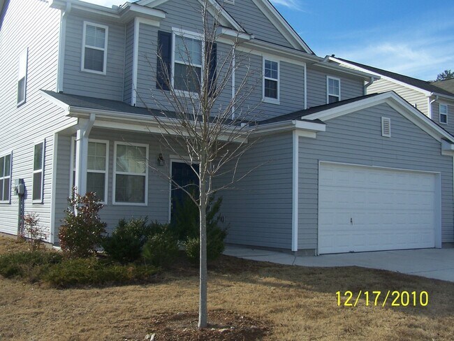 Building Photo - LOCATION! HARWOOD FLOORS!