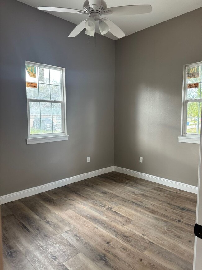 Building Photo - 923 Hagle Park Rd